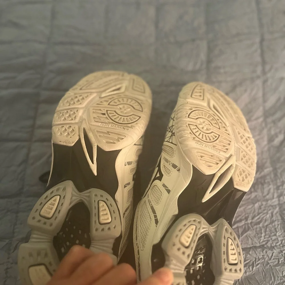 Mizuno Wave Voltage Volleyball shoes Women’s 9.5